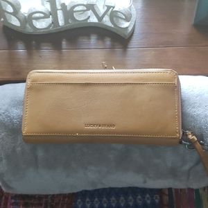 Wristlet wallet Lucy Brand excellent condition
